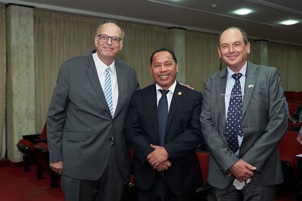 Dr.Herbert Sterm, Embajador  de Guatemala Rudy Armando Coxaj y Embajador de Israel Daniel Biran.