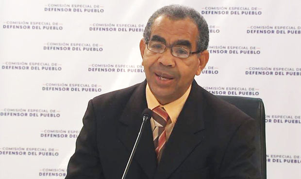 Oscar López Reyes durante su exposición hoy en el Congreso Nacional.