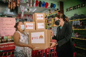 Sur Futuro y la Fundación Coca-Cola integran a los propietarios de colmados en el programa de apoyo alimentario a familias