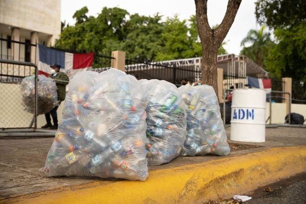 Cambio de Plásticos por Juguetes conectó a la capital con la conciencia de reciclaje.