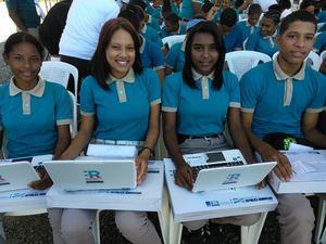 República Digital lleva trece mil netbooks a estudiantes de San Juan de la Maguana y Elías Piña