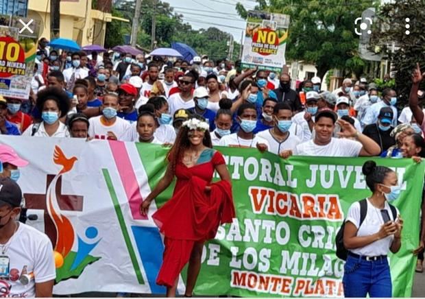 Marcha del Colectivo de Organizaciones Ambientales iniciada en  La Vega el pasado domingo con destino al Palacio Nacional contra iniciativas mineras que rechazan.