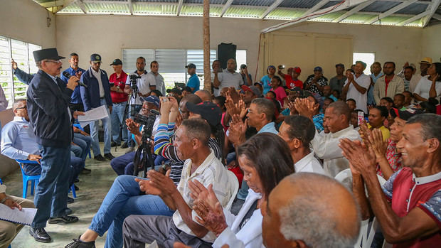  Danilo Medina conoció y aprobó los proyectos presentados por pequeños productores de la provincia El Seibo.
