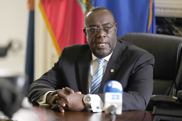 En la imagen el representante interino de Haití ante la Organización de Estados Americanos (OEA), Bocchit Edmond.