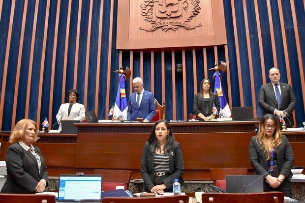 Senado aprueba proyecto modifica Ley Contrataciones Públicas que prohíbe al presidente y vicepresidente contratar con el Estado.