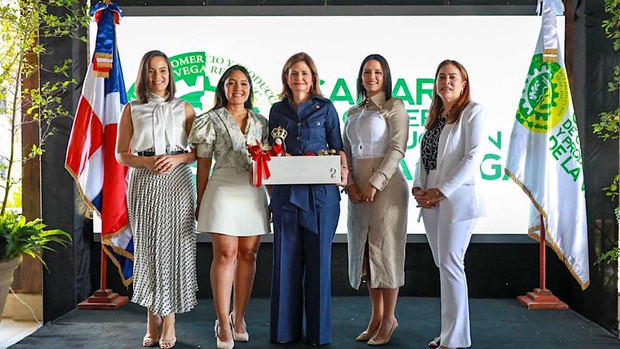Vicepresidenta Raquel Peña asegura la mujer es parte fundamental de éxitos del país.