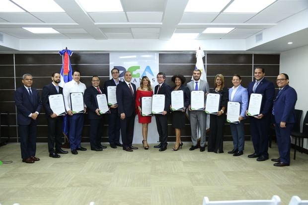 Director Aduanas insta empresas certificadas por la OEA mantener compromiso de transparencia y cumplimiento