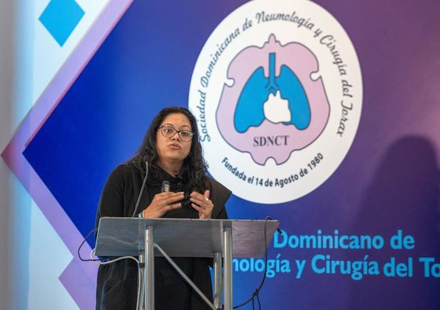La directora médica de Patología Molecular de Referencia Laboratorio Clínico, doctora Sonia Dickson, durante su exposición.