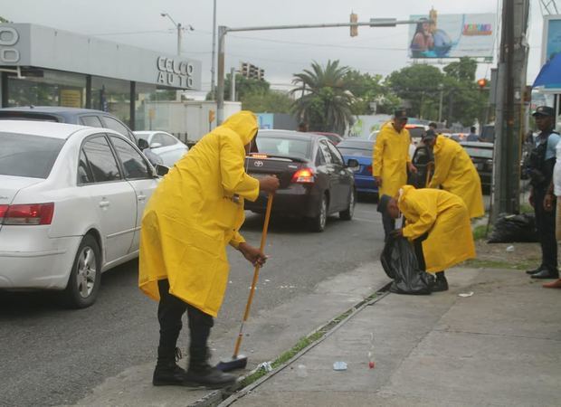 Amplio operativo de limpieza en todo el Distrito Nacional.