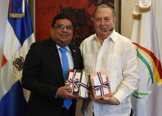 ministro de Cultura de República Dominicana, arquitecto Eduardo Selman, y su homólogo de Panamá, Carlos Aguiar.
