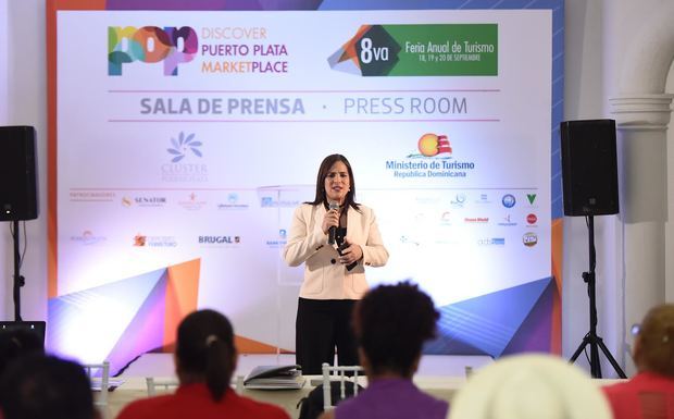 Tamara Vásquez, directora adjunta del CEIRD, condujo el encuentro “Construyendo la Marca País”.