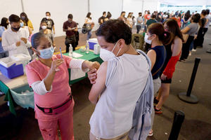 México logra la meta de vacunación, dosis a niños en EE.UU. y otras claves de la covid
