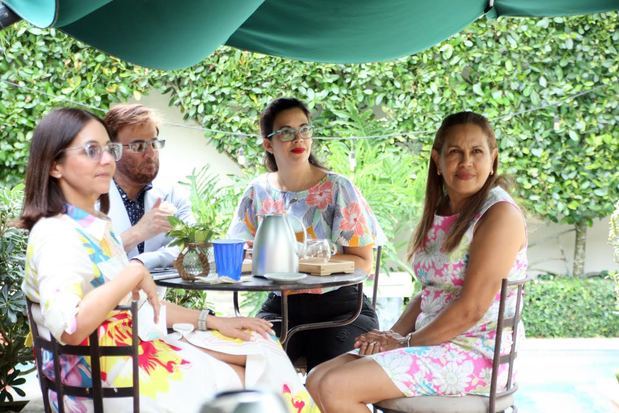 Claudine Nova, Juan Tomás, Denny Peralta y Yamira Taveras.