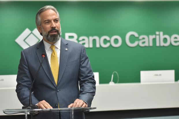 El presidente ejecutivo de Banco Caribe, Dennis Simó Álvarez.