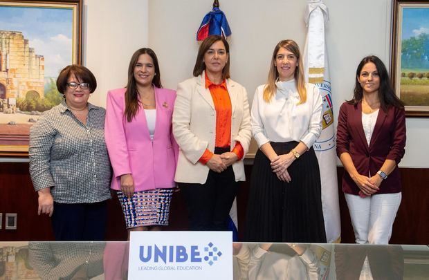 Unibe y Clúster Turístico de Puerto Plata firman convenio para desarrollar programa de cultura turística.