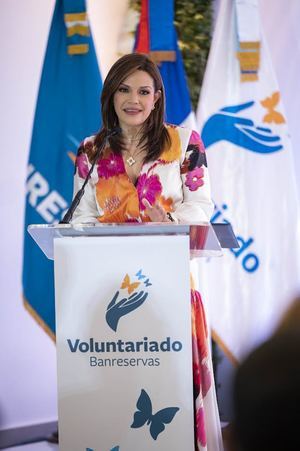  La presidenta del Voluntariado Banreservas, Noelia García de Pereyra, encabezó el reconocimiento a nueve mujeres en la actividad Aplaudo tu Voluntad.
