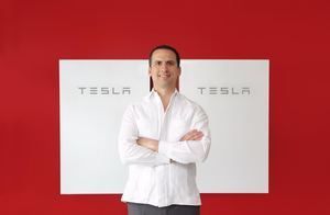 Carlos Grullon, presidente de Raas Solar, empresa certificada por Tesla.
