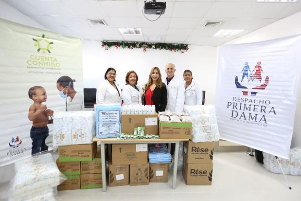 Despacho de la Primera Dama aporta medicamentos y diversos productos
para contribuir a la reducción de la mortalidad materno-infantil.