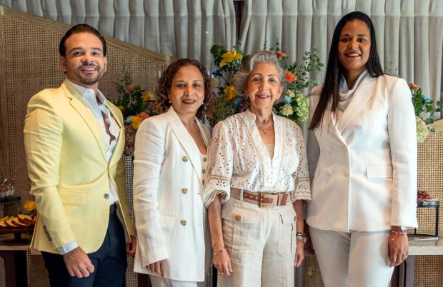 Braulio Segura, Julieta Hernández, Mirta Sánchez y Sarah Agramonte. 