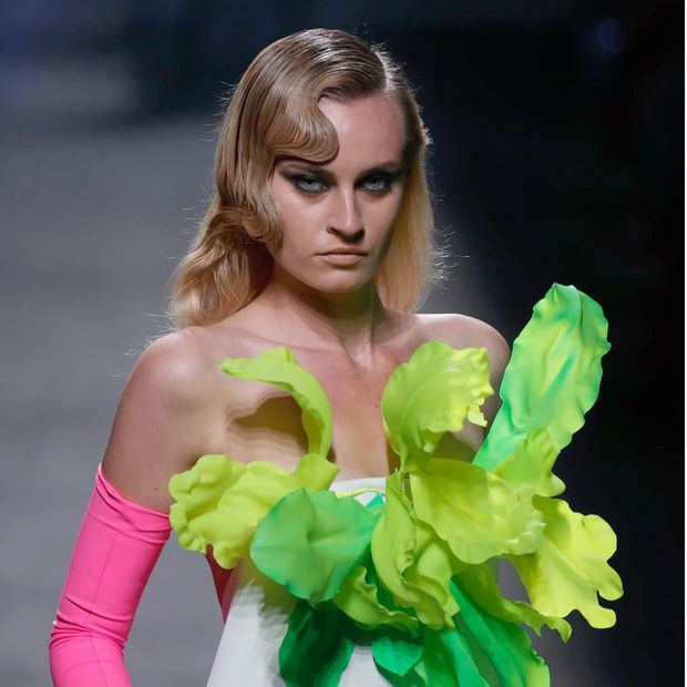 La modelo Alejandra Osborne, hija de Bertín Osborne, desfila con las creaciones de la firma Roberto Diz durante la 75 edición de la Mercedes-Benz Fashion Week Madrid, este jueves en el recinto ferial Ifema de la capital.