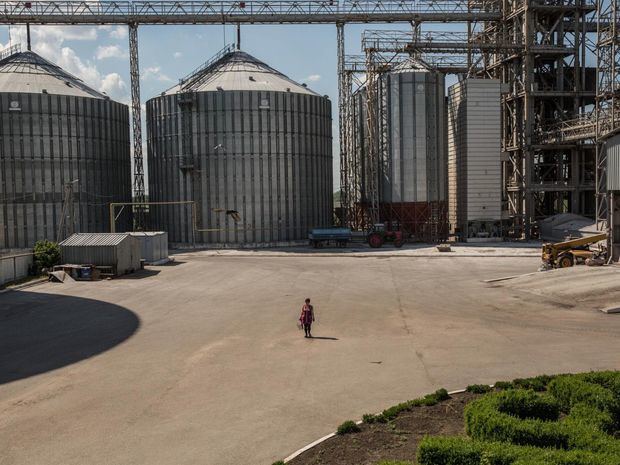 Imagen de silos de cereal en la localidad ucraniana de Myrhorod.