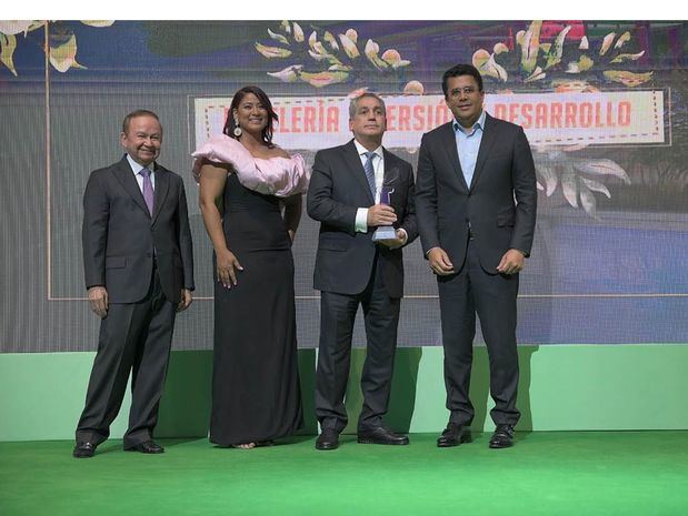 Cap Cana Ciudad Destino recibe galardón Luís Augusto Caminero en Hotelería, inversión y Desarrollo.