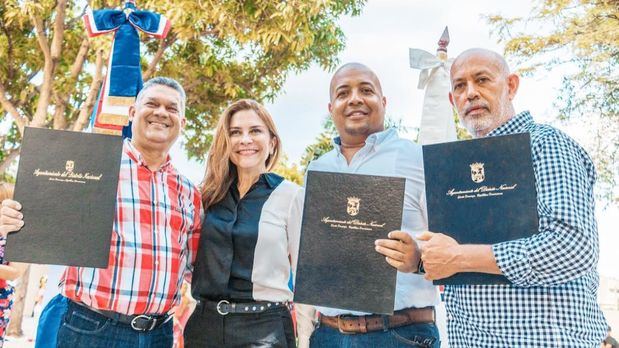 Alcaldesa Carolina Mejía entrega nuevo parque a vecinos de Costa Caribe.