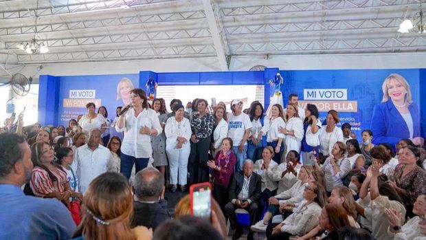 Yadira Henríquez durante un multitudinario acto en esta ciudad, miles de dirigentes y militantes de todo el país.