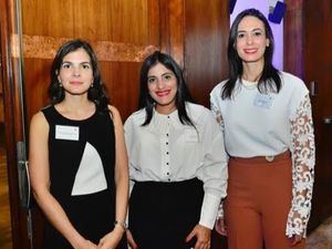 Mariangela Pellerano, Karla Gross y Carolina León.