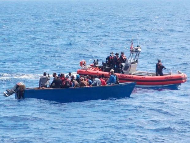 Devuelven a 20 dominicanos y un haitiano al intentar entrar a Puerto Rico.