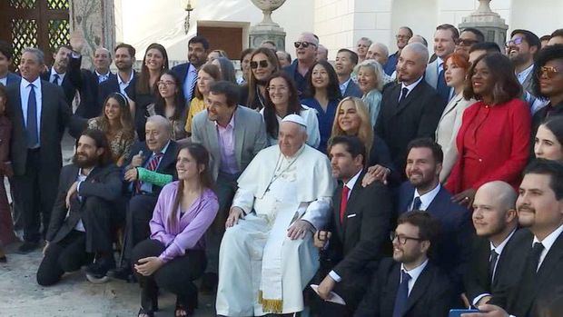 Papa Francisco recibe a artistas como J. Balvin, Andrea Bocelli y Eduardo Verástegui.