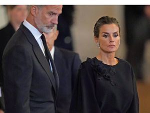 El funeral de Isabel II muestra la enorme frialdad entre Felipe VI y Juan Carlos I