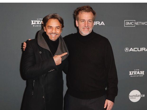 El actor mexicano Eugenio Derbez (I) y el productor Ben Odell (D) llegan para el estreno de 'Radical' en el Festival de Cine de Sundance 2023 en Park City, este Enero de 2023.