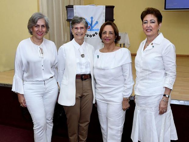 Esther Agelán, Virginia Cabral, Angélica Benítez de Ginebra y Carmen Merino.