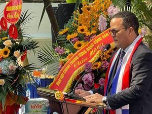 Embajada dominicana abre sus puertas en Vietnan e iza por primera vez su bandera en esa nación