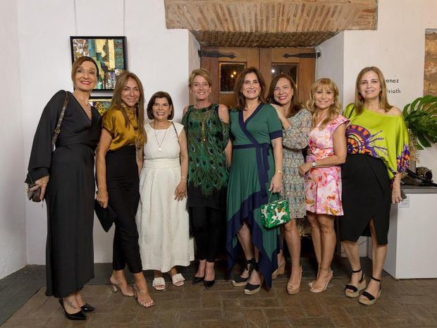 Anne Satin, Rocio Jiménez, Susy Guzmán, Florence Wiriath, Ondina González, Maripili Bellapart e Ingrid González.