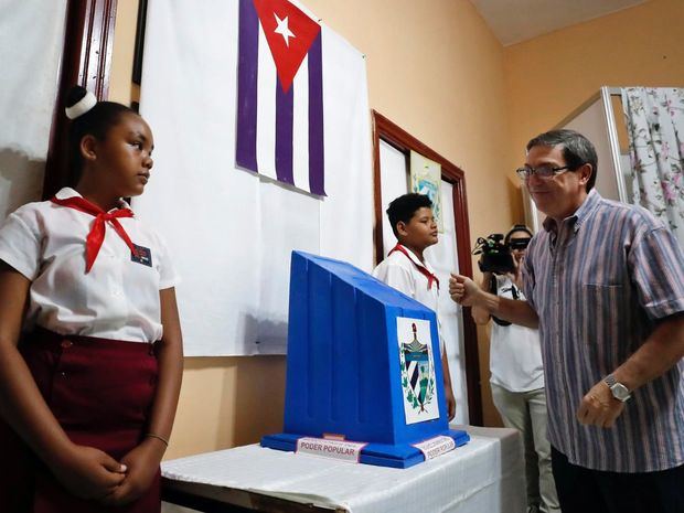 El canciller de Cuba, Bruno Rodríguez, fue registrado este domingo, 26 de marzo, al votar durante los comicios parlamentarios nacionales, en La Habana (Cuba).