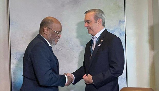 El presidente dominicano, Luis Abinader, y el primer ministro de Haití, Ariel Henry.