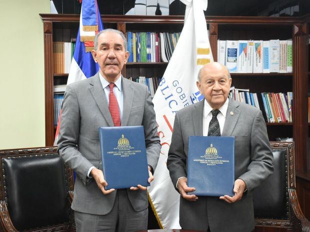 MESCyT y UNAPEC realizan alianza estratégica para impartir Doctorado en Administración de Negocios.