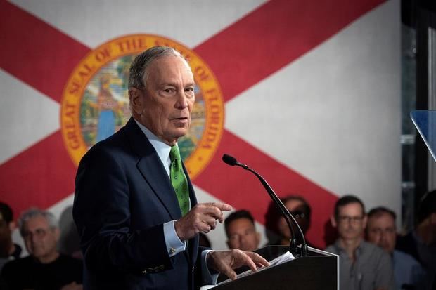 Michael Bloomberg, candidato presidencial demócrata y ex alcalde de la ciudad de Nueva York, habla durante su evento inaugural 'Unidos por Mike' en el Centro Judío Aventura Turnberry y la Academia Tauber en Aventura, Florida, EE. UU.