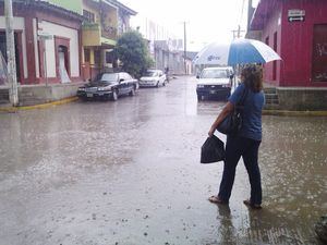 Aguaceros, tormentas eléctricas y ráfagas de viento hacia el interior del país