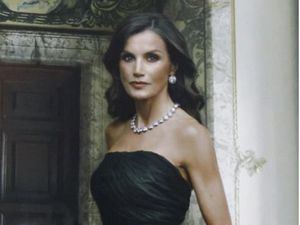 Felipe VI y Letizia, con vestido de Balenciaga, vistos por la fotógrafa Annie Leibovitz