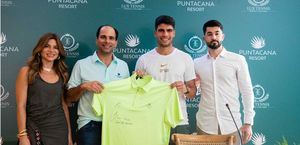 El campeón Carlos Alcaraz comparte su pasión por el tenis con jóvenes talentos dominicanos