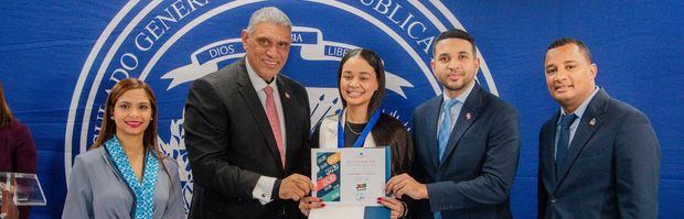 Ministerio de la Juventud honra a jóvenes dominicanos en el exterior durante ceremonia en Nueva York