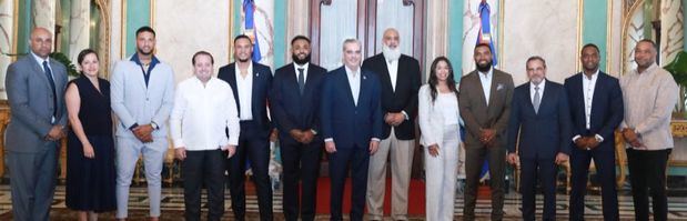 Presidente Abinader recibe a miembros de la Asociación de Peloteros de Grandes Ligas (MLBPA).