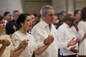 Presidente Luis Abinader, autoridades y feligreses rinden homenaje a la Virgen de la Altagracia