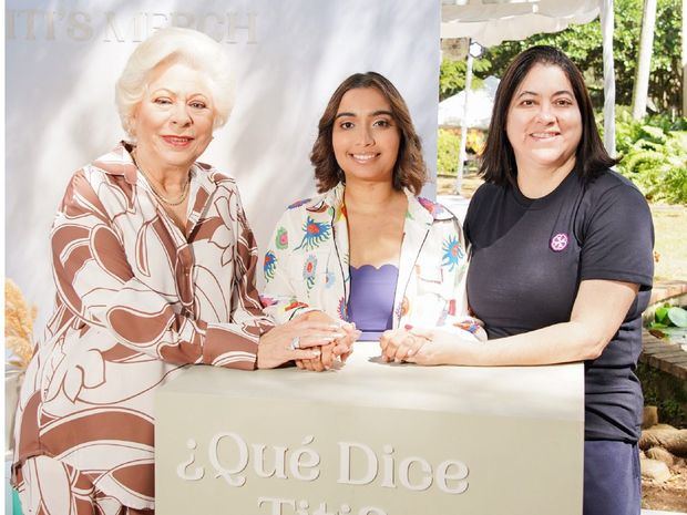 Malia de Fernandez, Cruz Amalia Molina Fernandez y Amalia Fernandez Martinez.