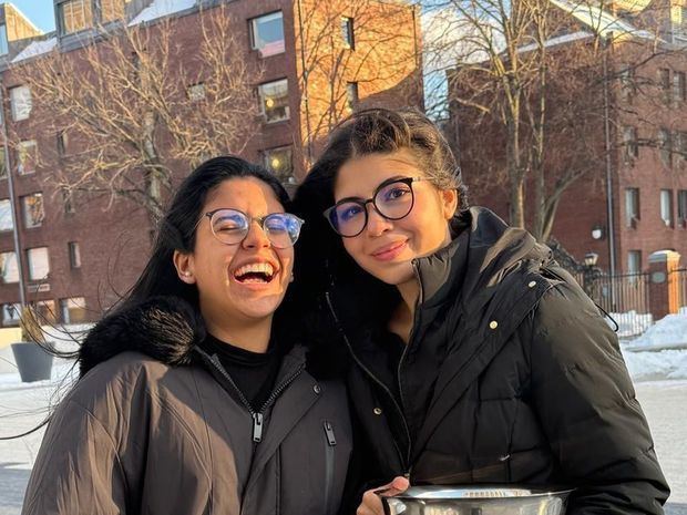 Mia Alejandra Rodríguez Santos y Ana Margarita Sabillón Méndez, del Saint George School.