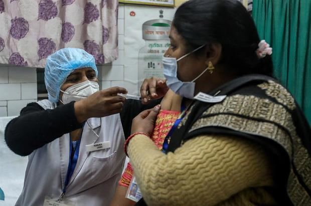 India aprueba el uso de emergencia de vacunas de AstraZeneca y Bharat Biotech.