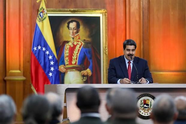 El jefe de Estado de Venezuela, Nicolás Maduro, habla durante una rueda de prensa desde el Palacio Miraflores este viernes, en Caracas (Venezuela)